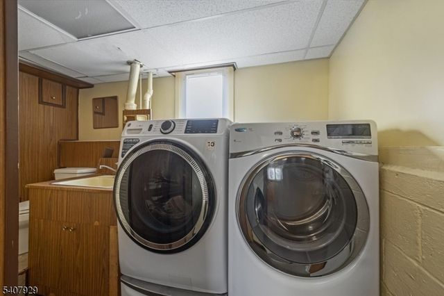 715 Bush Pl, Paramus Boro, NJ 07652