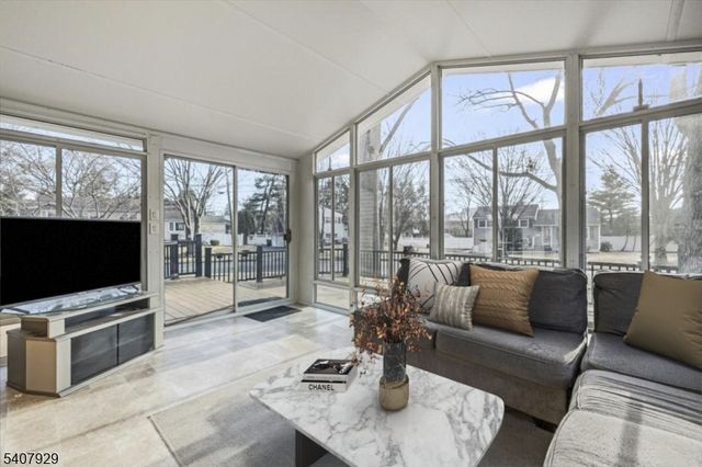 715 Bush Pl, Paramus Boro, NJ 07652