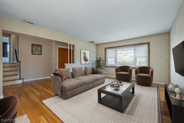 715 Bush Pl, Paramus Boro, NJ 07652