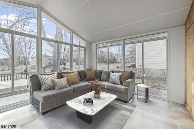 715 Bush Pl, Paramus Boro, NJ 07652