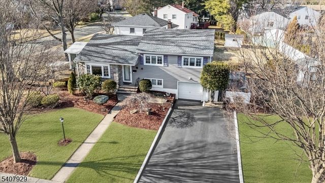 715 Bush Pl, Paramus Boro, NJ 07652