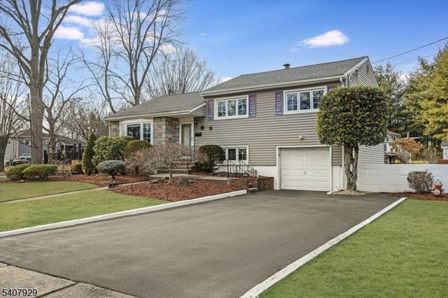 715 Bush Pl, Paramus Boro, NJ 07652