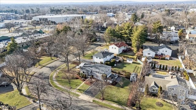 715 Bush Pl, Paramus Boro, NJ 07652