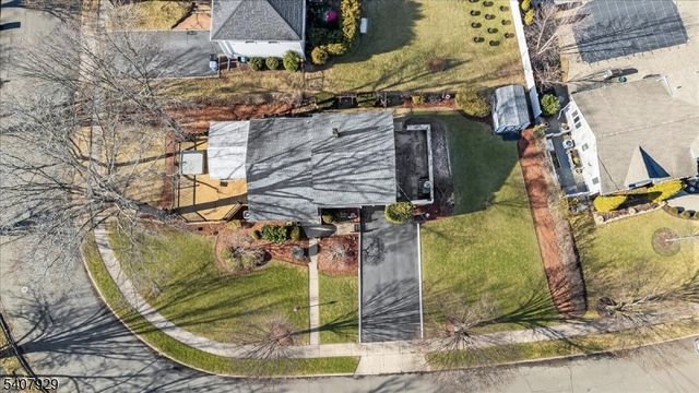 715 Bush Pl, Paramus Boro, NJ 07652