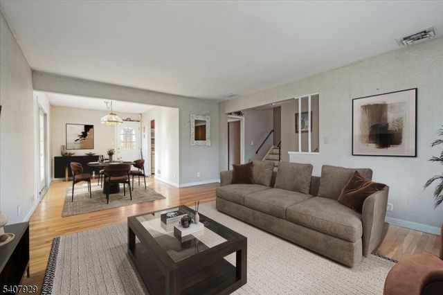 715 Bush Pl, Paramus Boro, NJ 07652