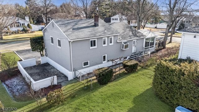 715 Bush Pl, Paramus Boro, NJ 07652