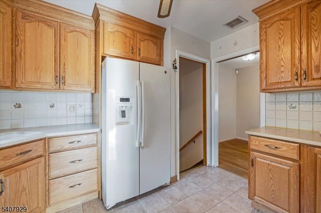 715 Bush Pl, Paramus Boro, NJ 07652