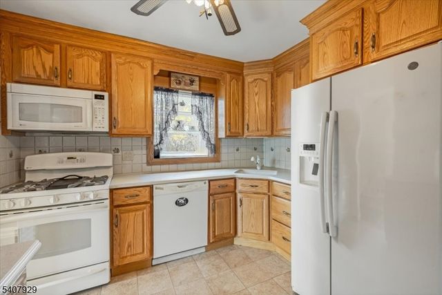 715 Bush Pl, Paramus Boro, NJ 07652