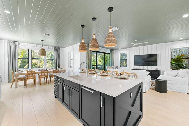 211 GRANT DRIVE, Sarasota, FL 34236