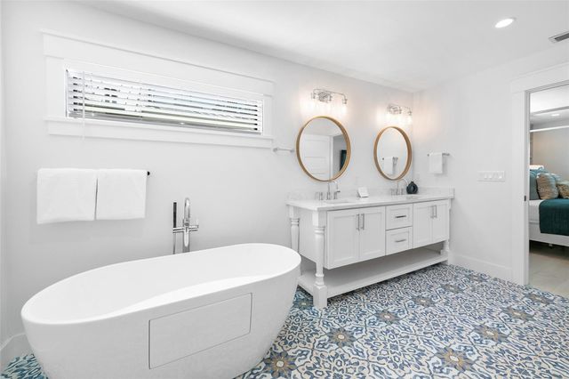 211 GRANT DRIVE, Sarasota, FL 34236