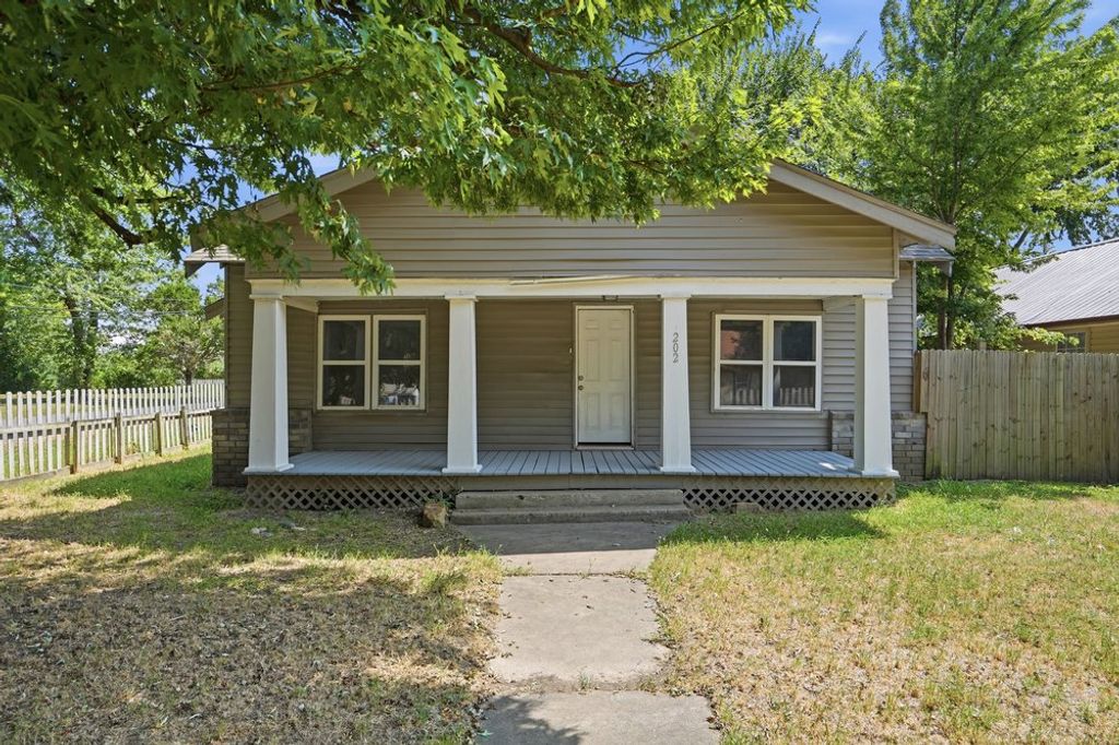 202 W Ada Street, Sperry, OK 74073