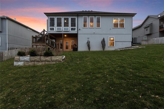 913 SE Wood Ridge Court, Blue Springs, MO 64014