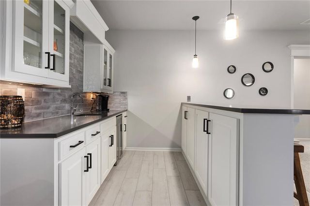 913 SE Wood Ridge Court, Blue Springs, MO 64014