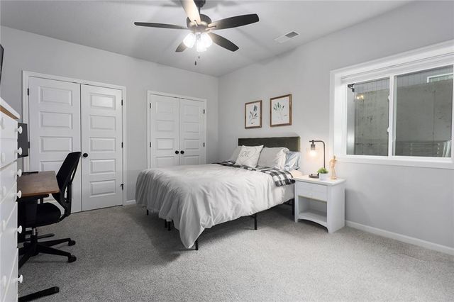 913 SE Wood Ridge Court, Blue Springs, MO 64014