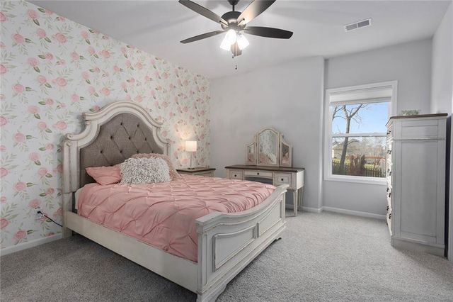 913 SE Wood Ridge Court, Blue Springs, MO 64014