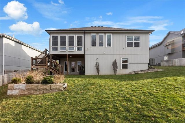 913 SE Wood Ridge Court, Blue Springs, MO 64014