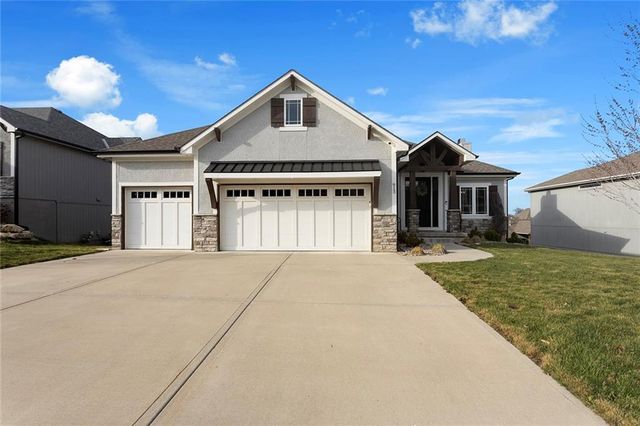 913 SE Wood Ridge Court, Blue Springs, MO 64014