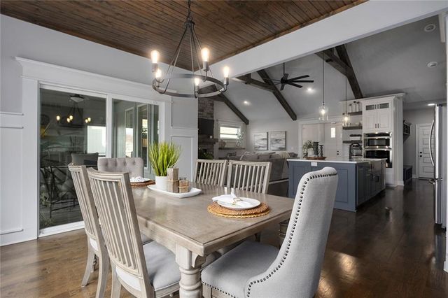 913 SE Wood Ridge Court, Blue Springs, MO 64014