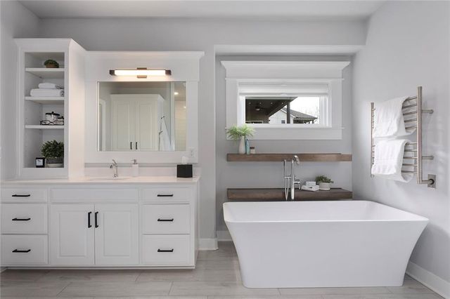 913 SE Wood Ridge Court, Blue Springs, MO 64014