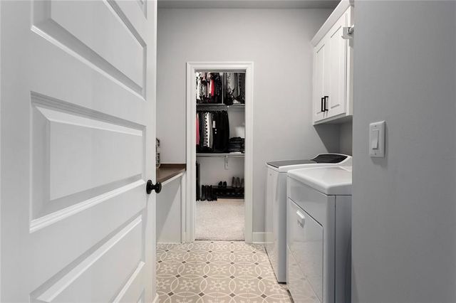 913 SE Wood Ridge Court, Blue Springs, MO 64014