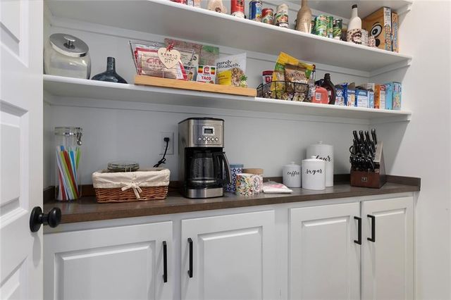 913 SE Wood Ridge Court, Blue Springs, MO 64014