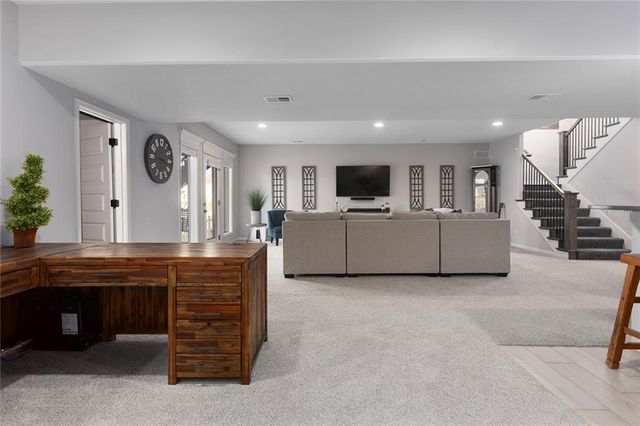 913 SE Wood Ridge Court, Blue Springs, MO 64014