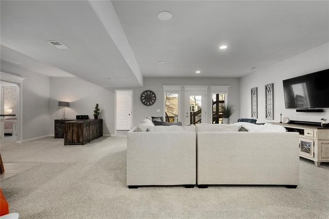 913 SE Wood Ridge Court, Blue Springs, MO 64014