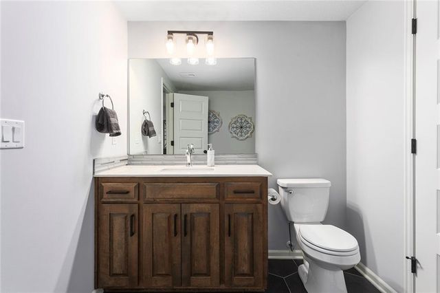 913 SE Wood Ridge Court, Blue Springs, MO 64014