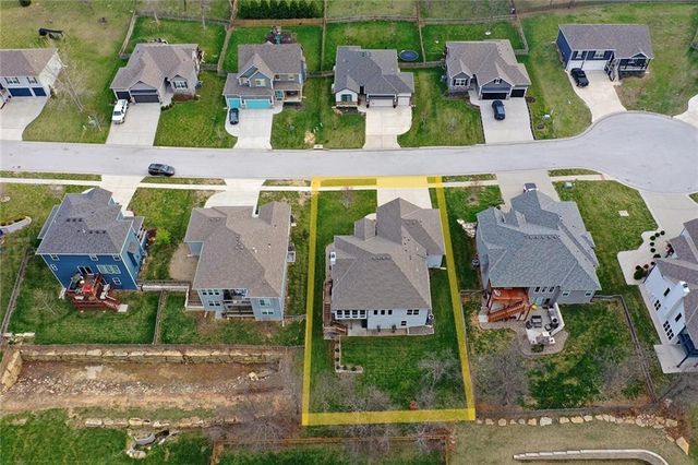 913 SE Wood Ridge Court, Blue Springs, MO 64014