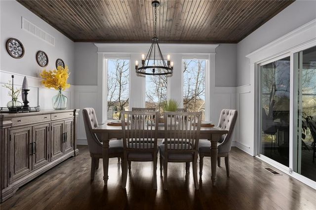 913 SE Wood Ridge Court, Blue Springs, MO 64014