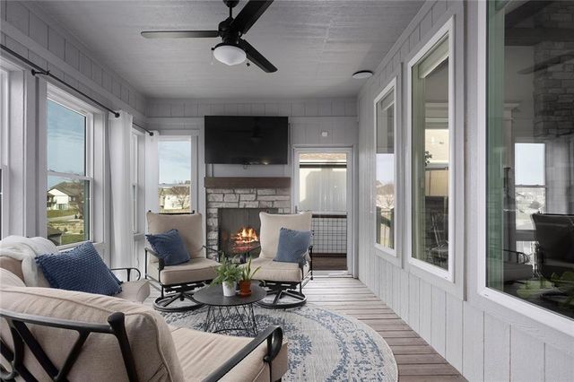 913 SE Wood Ridge Court, Blue Springs, MO 64014