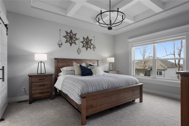 913 SE Wood Ridge Court, Blue Springs, MO 64014