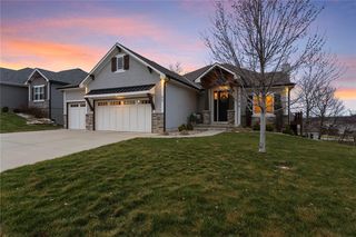 913 SE Wood Ridge Court, Blue Springs, MO 64014