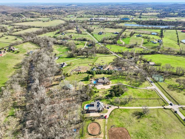 750 Upper Station Camp Crk Rd, Gallatin, TN 37066