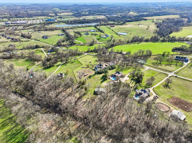 750 Upper Station Camp Crk Rd, Gallatin, TN 37066