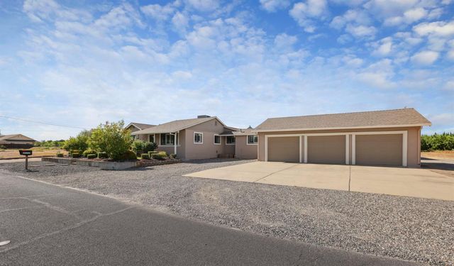 30112 Hall Rd, Escalon, CA 95320