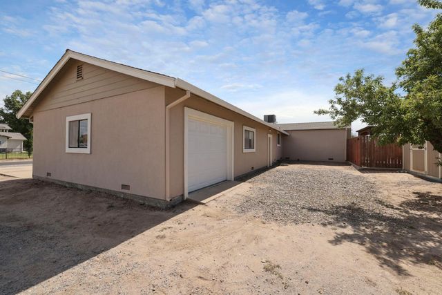 30112 Hall Rd, Escalon, CA 95320
