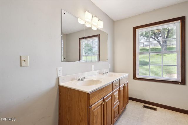 233 Lucy Road, Kingsport, TN 37660