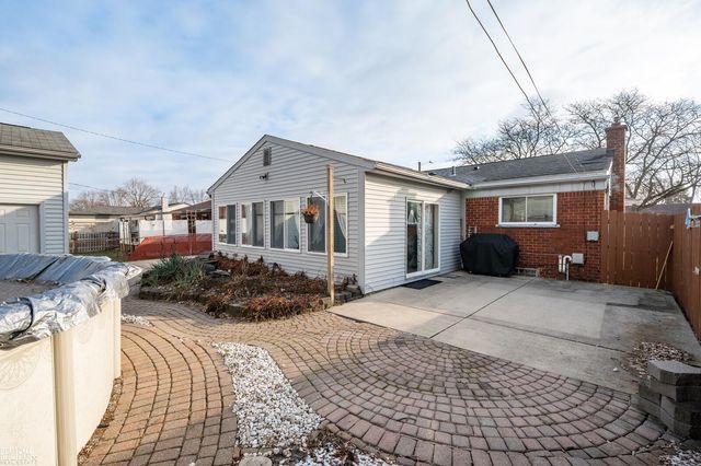 33515 Vista Way, Fraser, MI 48026