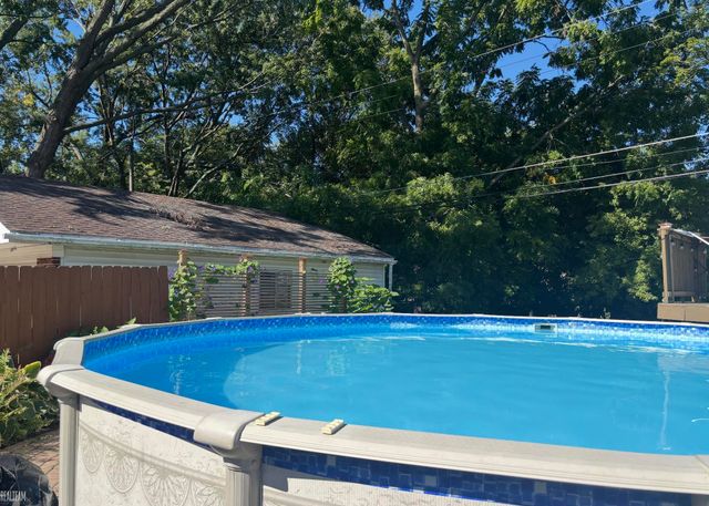 33515 Vista Way, Fraser, MI 48026