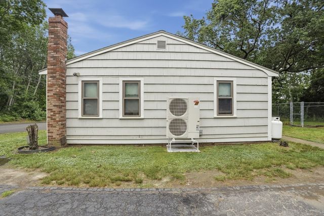 2 Columbus Rd, Plymouth, MA 02360