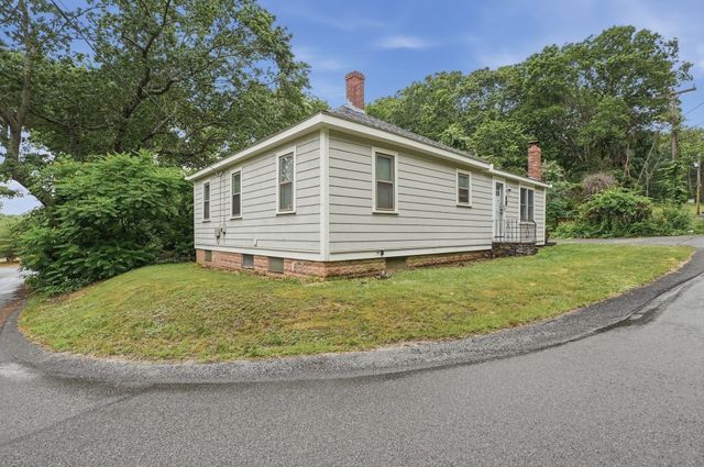 2 Columbus Rd, Plymouth, MA 02360