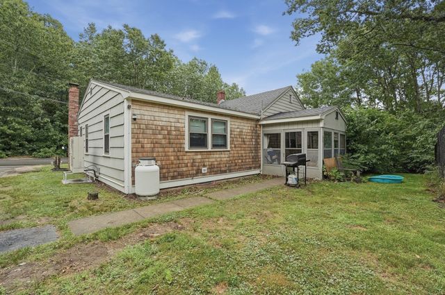 2 Columbus Rd, Plymouth, MA 02360
