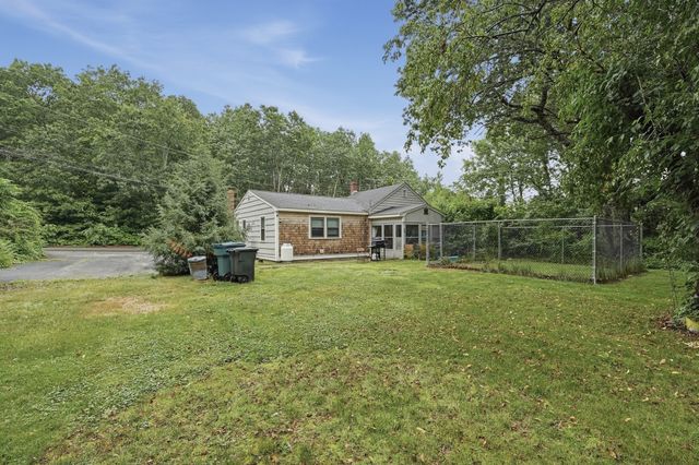 2 Columbus Rd, Plymouth, MA 02360