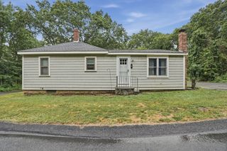 2 Columbus Rd, Plymouth, MA 02360
