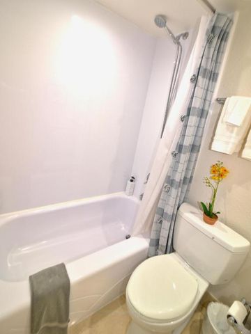 235 Sunrise Avenue 1005, Palm Beach, FL 33480