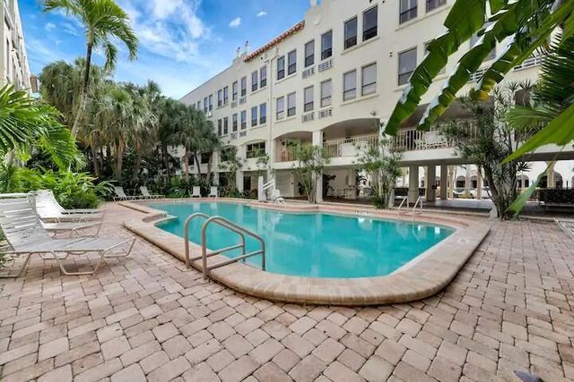 235 Sunrise Avenue 1005, Palm Beach, FL 33480