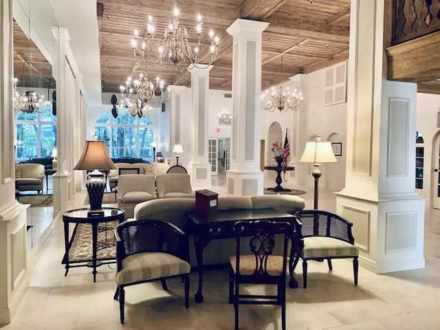 235 Sunrise Avenue 1005, Palm Beach, FL 33480