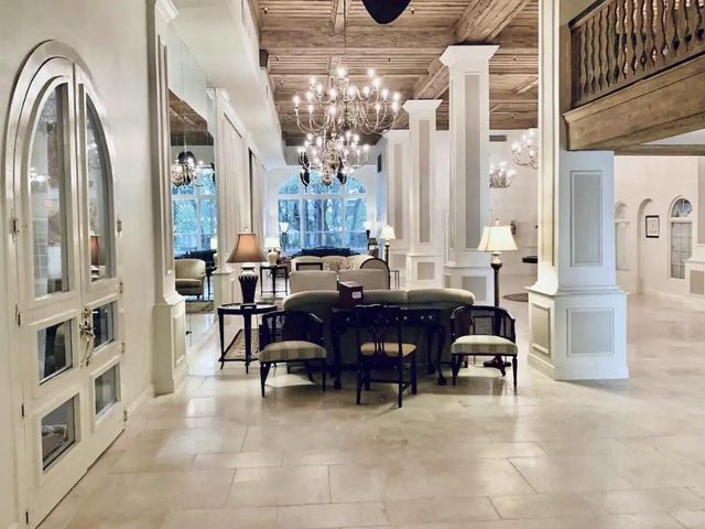 235 Sunrise Avenue 1005, Palm Beach, FL 33480