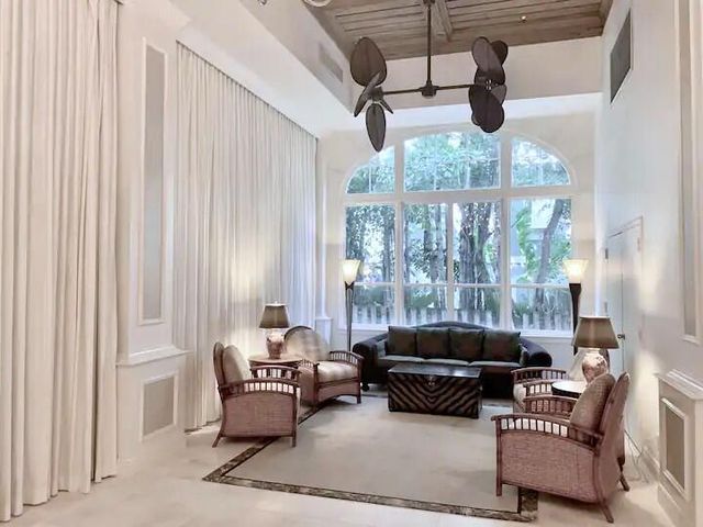 235 Sunrise Avenue 1005, Palm Beach, FL 33480